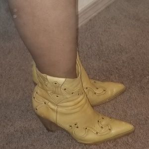 💖  BCBGirls Western Style Boots